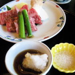 山茶花 - 焼物：国産牛の鉄板焼