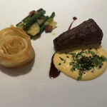 レストラン コバヤシ - 和牛フィレ肉のグリエ　ベアルネーズソース　砂漠のバラ添え