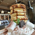 ランドアンドイアーズ - メガパンケーキチャレンジ(ロッキーロード)