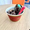 サーティワンアイスクリーム - スモールダブルでゴディバ監修・ショコラヘーゼルナッツとサンセットサーフィンをチョイス。