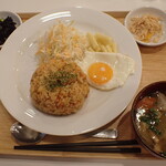 トーコーキッチン - ナシゴレン 副菜二品、豚汁