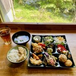 バイキングレストラン 農  - 平日、開店20分前にはもうかなりの待ち組
開店直後から満席・待ち組あり、Ｐは満車