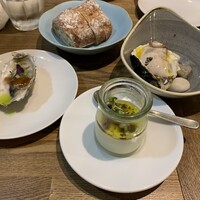 レ・ピコロ - 玉葱のプリン＆北海道産ウニ、生牡蠣