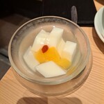 上海湯包小館 - 妻の選んだデザート「杏仁豆腐」。