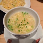 上海湯包小館 - チャーハンのスープ。