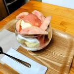 MUD CAFE - ももパフェ