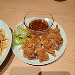 上海湯包小館 - 私が選んだランチメニューの「油淋鶏」。