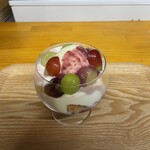 MUD CAFE - ぶどうパフェ