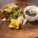 アリーカフェ - セットのサラダとスープ