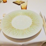 本日は、家族3人で「アニヴェセル ディナーコース」12,000円税・サービス料別のコースをお願いしました。これから運ばれてくるお料理が楽しみです。