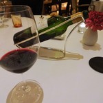 オーベルジュ・ド・リル ナゴヤ - メインディッシュに入る前にBORDEAUXのROUGE「Chateau BOUSCAUT 」9,500円をフルボトルでお願いしました。ボディーがあり家内と共にとても気に入りました。お料理にも合います。