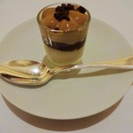 オーベルジュ・ド・リル ナゴヤ - プレデセールの　マスカルポーネチースと珈琲をスポンジに染み込ませた美味しい ティラミス でした。