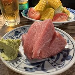 飯・酒場 コマメヤ - 青森大間 天然生本マグロ刺身 500円