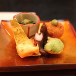 なだ万 - 旬菜　（筍ライスコロッケ　木の芽ネーズ、飯蛸桜煮、蚕豆挟み揚げ、花山椒　赤貝酢浸し、畳鰯チーズ挟み）