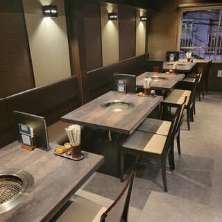 【落ち着いた店内】