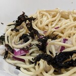 春日遅遅 - 岩海苔とタマネギが麺に絡む