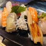 藤左エ門 - 令和6年9月 ランチタイム(11:30〜14:30)
藤左ヱ門ランチセット 税込1320円
にぎり10貫、小鉢、赤出汁、デザート