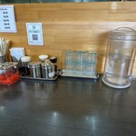 豚骨ラーメン 森内 - カウンターの様子