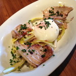 ラ・ピッチョリー・ドゥ・ルル - ランチコース（２，０００円＋税）の前菜「ピンサリとグリルした豚バラ肉のサラダ仕立て」（コース価格に＋３２４円）２０１４年４月