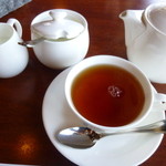 Anju - 紅茶はポットサービス