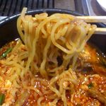 さんか亭 - 【2014年02月】鍋焼き辛ラーメンの麺アップ。