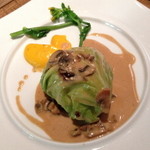 アトリエドアイ - ランチコース（２，１６０円）のメイン「ウサギもも肉のシューファルシー」２０１４年４月２０１４年４月