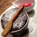 アトリエドアイ - ランチコース（２，１６０円）のデザート「フォンダンショコラとフランボワーズのソルベ」２０１４年４月２０１４年４月