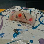 鮨shizuku 西天満 - 錦鯉にみたてたヒラメ