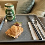 Royal Orchid Lounge - もちろんビールは無料で飲めます♪