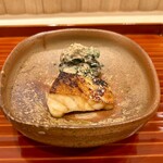 日本料理 かしづき - 尾長鯛　味噌炭火焼き　金時草とインゲンの胡麻酢和え