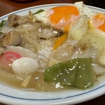 大元 - 中華丼に目玉焼きトッピング定期^_^。ほじるとご飯が美味しそう。ピーマンがちょっと熱の入りすぎか？