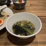 酒肴場 屯 - 「だし」と岩海苔はつけ汁に投入