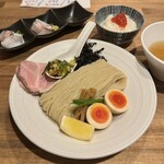 酒肴場 屯 - 【限定】冷やし塩つけ麺（がごめ昆布水×煮干出汁）¥1400、海鮮丼¥500