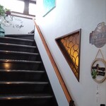 Cafe a-hum - カフェ店舗は階段上がった二階にある