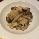 萬珍樓 - 四種キノコの香り炒め