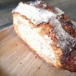 レヴォ - 自家製パン(3/3)