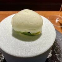 TACUBO - 出来たて直送のモッツァレラとトマトだしの透明なゼリーシートのカプレーゼ