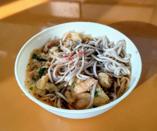 花輪食品店 自販機コーナー - 美瑛/そば | 食べログ