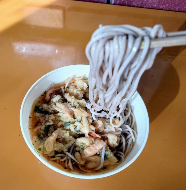 花輪食品店 自販機コーナー - 美瑛（そば）の写真