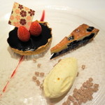 レストラン・セン - 桜のチョコレートタルト