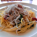 キャナリィロウ - 料理写真:シラスと菜の花とスナップエンドウのアーリオオーリオ