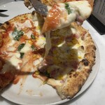 ピッツェリア・アッソ・ダ・ヤマグチ - チーズが伸びて〜めちゃ旨い