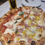ピッツェリア・アッソ・ダ・ヤマグチ - マルゲリータと、トウモロコシ＆イタリア産ハム