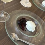 IL PLANETARIO - ミルクのジェラート/ブルーベリーソース