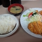 フジランチ - Ｃセット（チキンカツ＋ピーマン肉詰め　ライス、味噌汁付） 850円