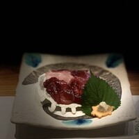 料亭 やまさ旅館 - ③【造り】
                      刺身2種（白：首、赤：胸）、生姜+醤油