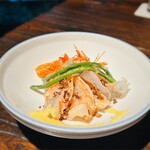 白金亭 - ・天使のエビソテー カリカリエシャロットソース
      今回の完全優勝品
      ガーリックの効いた半生海老がエシャロットソースで甘さが引き立ち堪らない
      土台の大根餅との相性も良き
      カリッカリの塩気の効いたお頭も美味