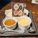 白金亭 - ソースはにんにく醤油・辛口唐辛子・デミグラス・納豆マヨネーズの4種類
      全て試した結果私はにんにく醤油、夫は辛口唐辛子が気に入った