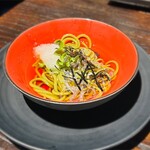 白金亭 - ・オリジナル蕎麦
      ひと口サイズの茶そば
      ややつゆの味が濃いめながら、つるっとお口直しに良き
      糸寒天？のシャキシャキ食感がアクセント