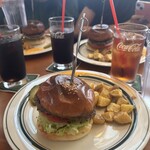 ザ・コーナー ハンバーガー＆サルーン - 